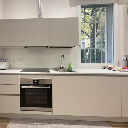 Апартаменты Emilia House *